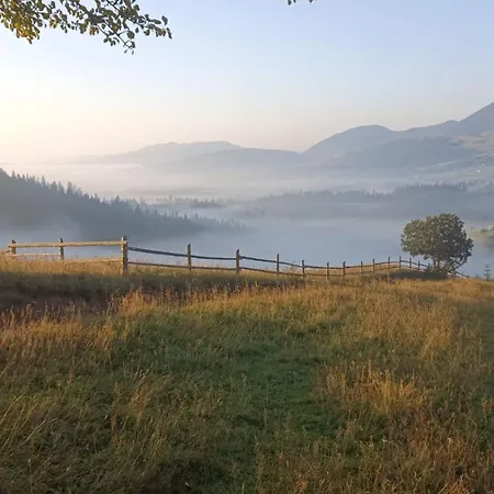 Nyaraló Underділ *