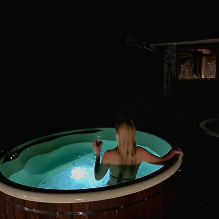 Nyaraló Underділ *